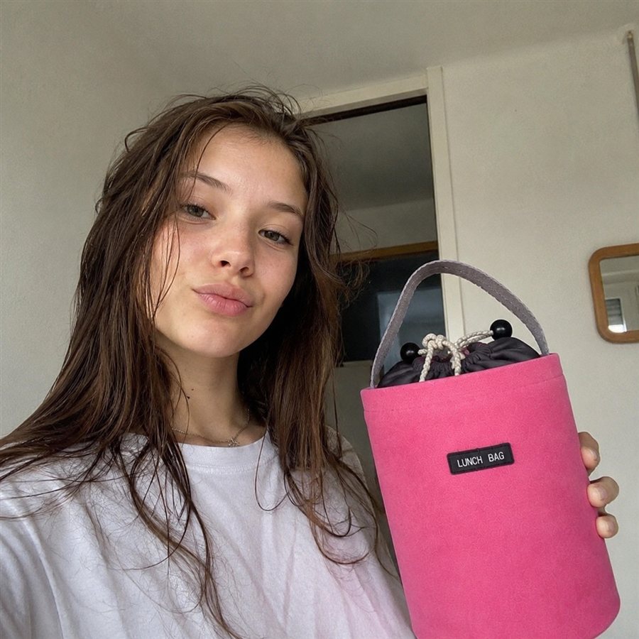 Aroa M. — Good quality, a little bulky to carry